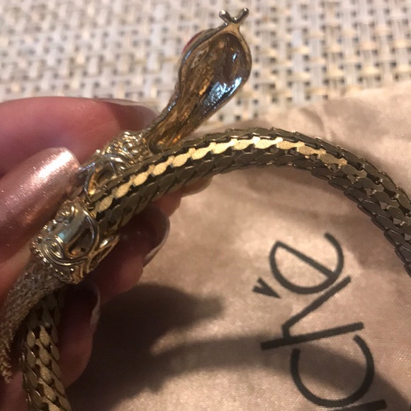 Vintage tone serpent  bracelet - Picture 5 of 9